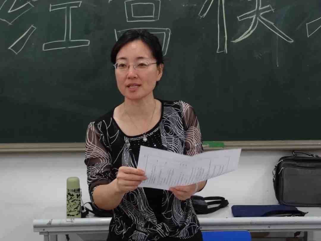 1讲课2.JPG